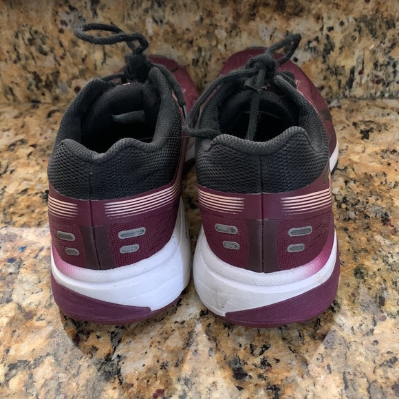 Women’s Asics GT 1000 - Picture 3 of 7